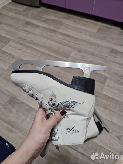 Коньки фигурные 39 размер