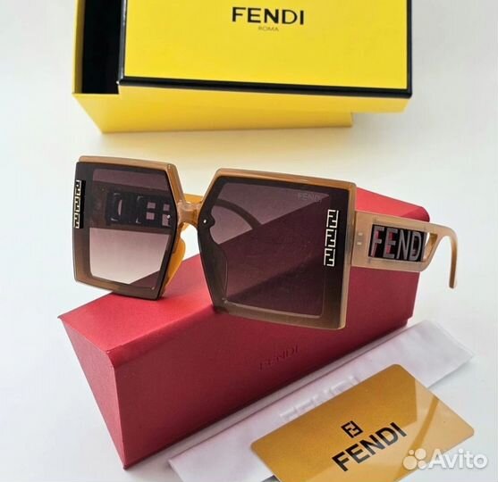 Солнцезащитные очки Fendi