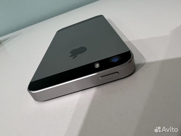 iPhone SE, 32 ГБ