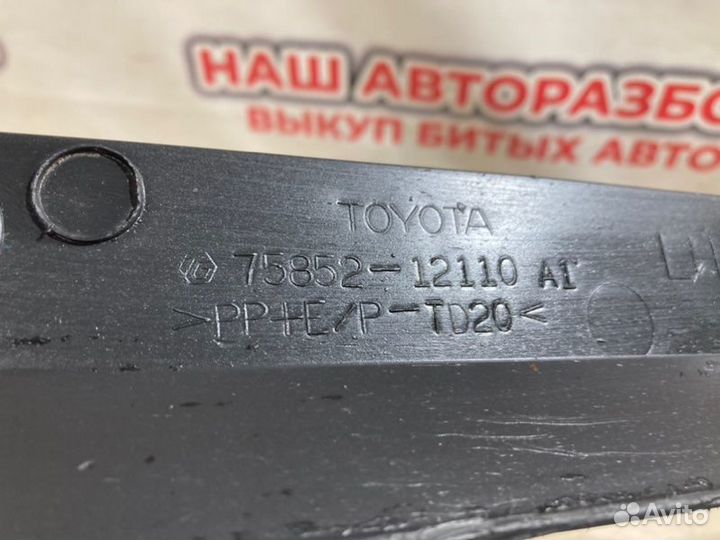 Накладка на порог наружная левая Toyota Corolla