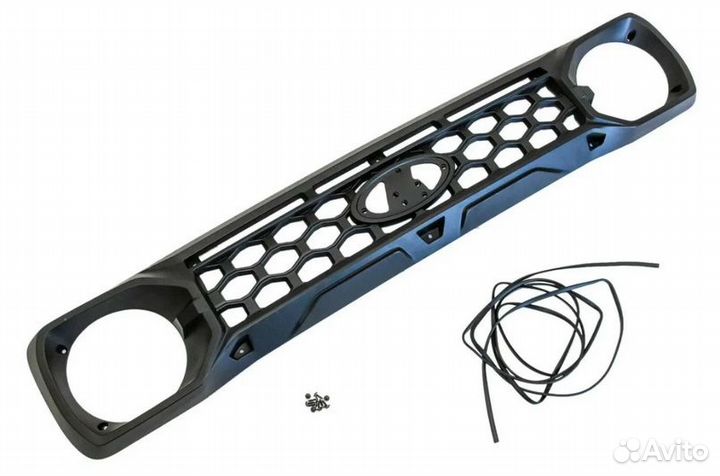 Решетка радиатора в цвет титан Лада Нива 4x4