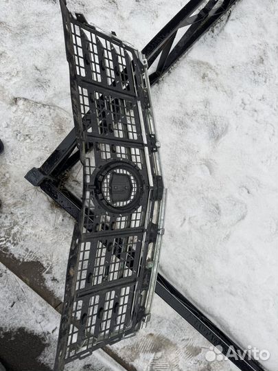 Решетка радиатора 22738992