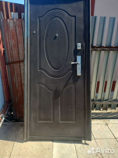 Дверь входная металлическая