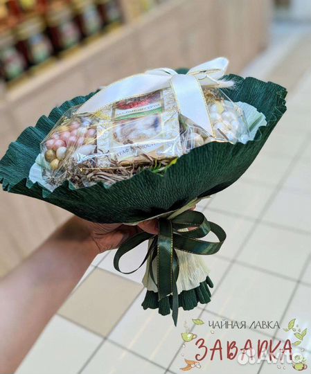 Букеты из чая и сладостей