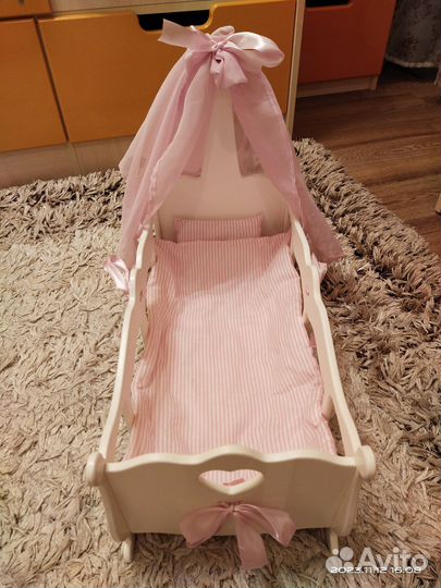 Новая деревянная кроватка для кукол