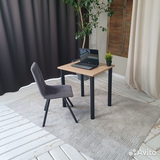 Компьютерный стол Дуб 70*60 см. Черные ножки