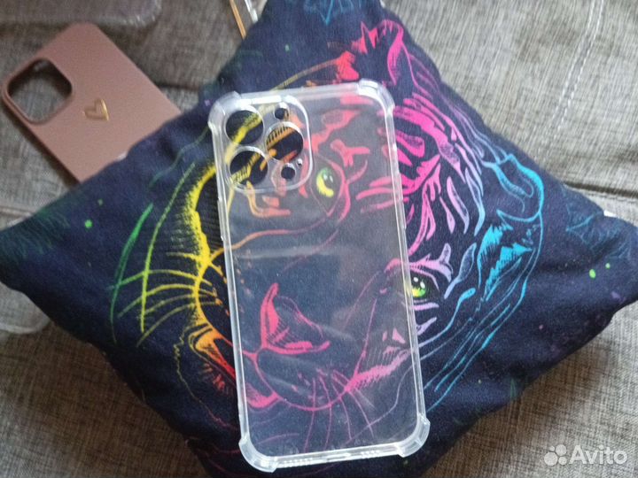 Чехлы на iPhone 13 и 13 Pro