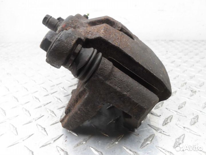 Суппорт передний правый Honda Pilot 2