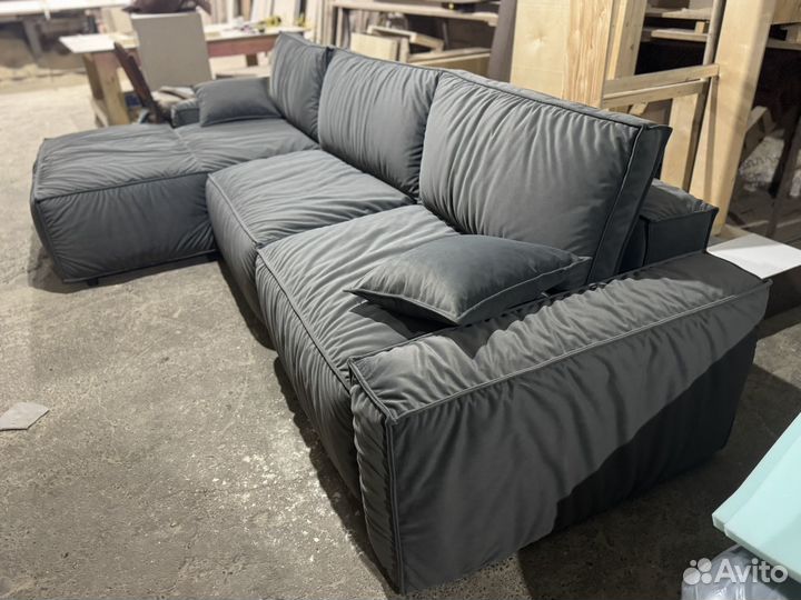 Большой угловой диван