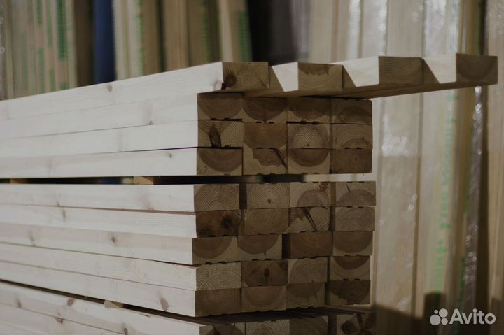 Частные постройки с лиственничным брусом