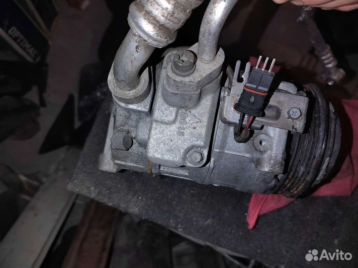 Компрессор кондиционера Mercedes A0008301401