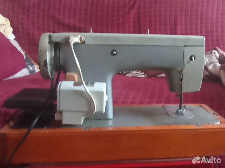 Швейная машина Чайка 3
