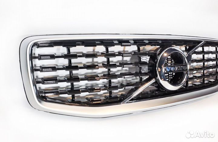 Volvo S60 18-24 решетка радиатора R design