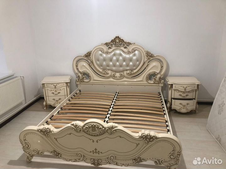 Продается спальный гарнитур 