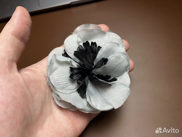 Брошь-цветок из ткани