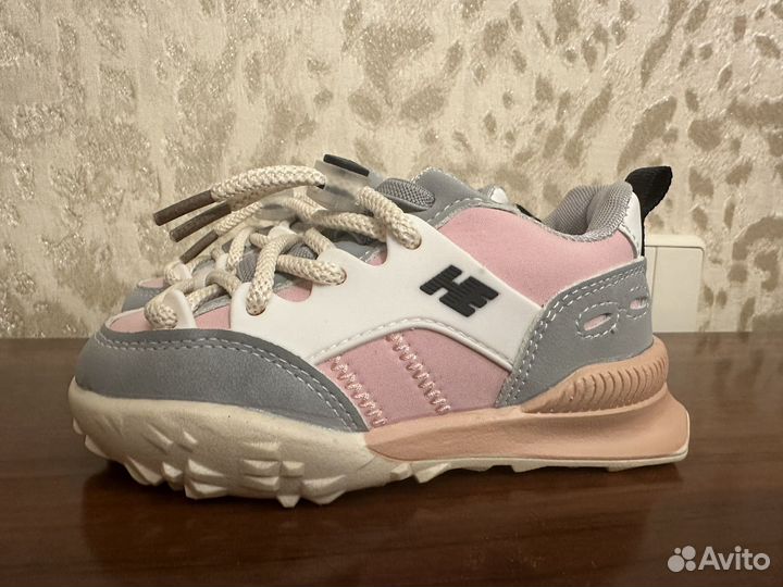 Кроссовки для девочки новые 25 размер