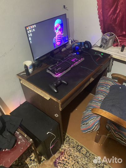 Игровой пк с монитором клавиатурой и мышью