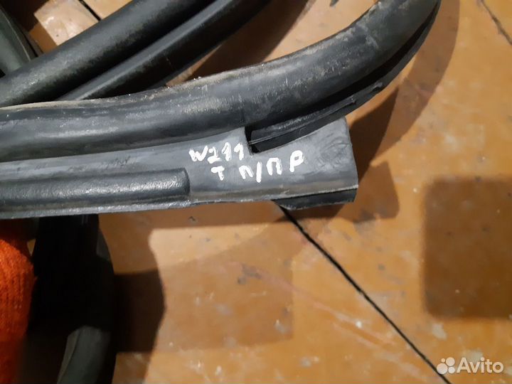 Mercedes w211 уплотнитель перед правой двери