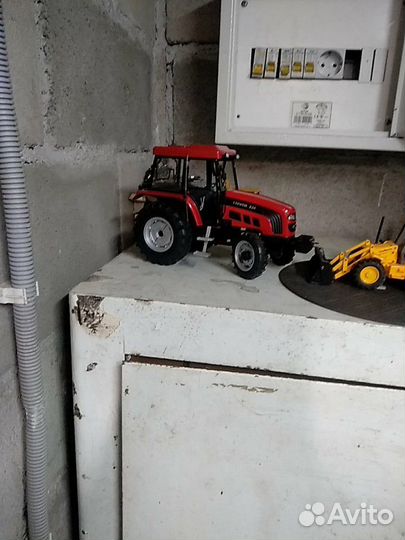 Модель трактора