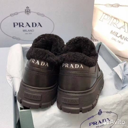 Женские кроссовки prada с мехом