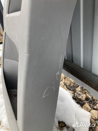 Обшивка правой передней двери VW Transporter T5