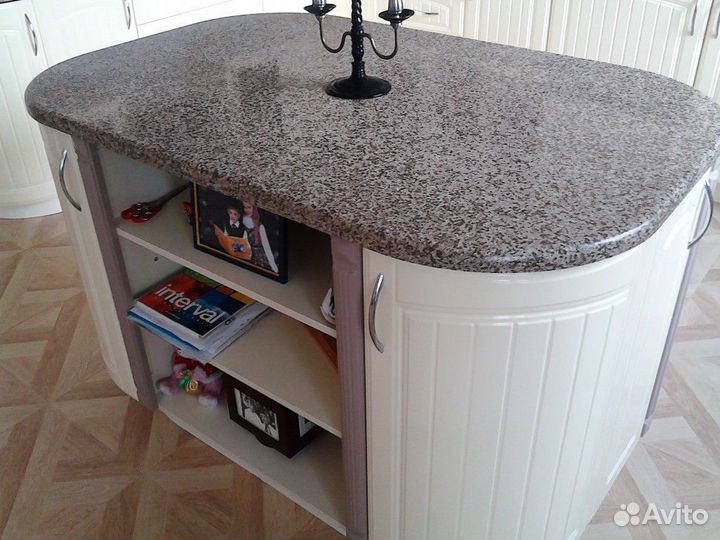 Столешница для острова из кварцевого агломерата