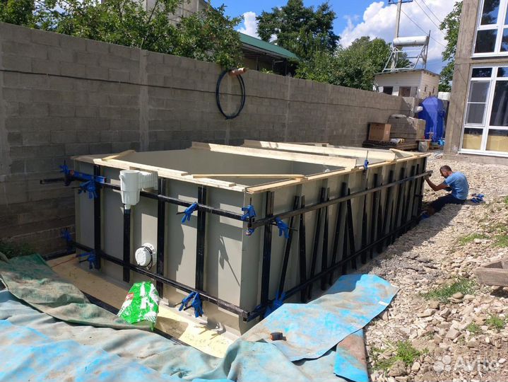 Пластиковый бассейн в металлокаркасе