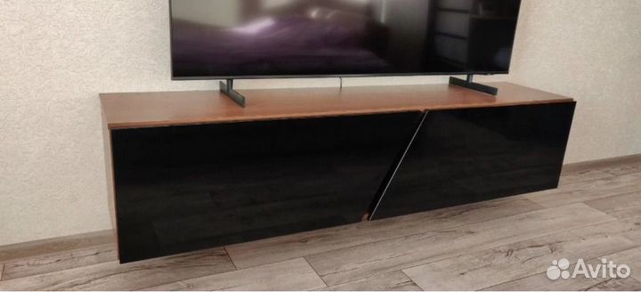 Подвесная тумба под телевизор