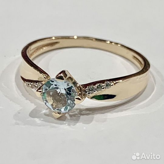 Золотое кольцо с камнем