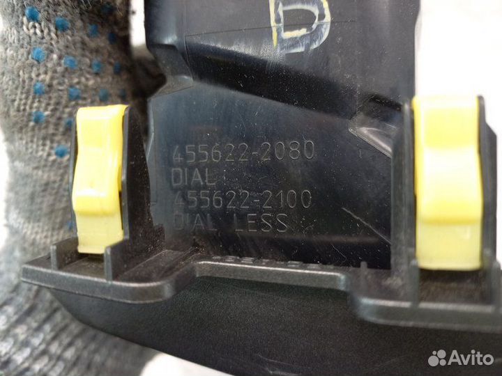 Дефлектор воздушный центральный левый Toyota Rav 4