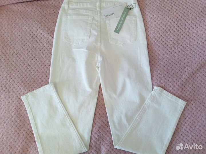 Белые женские джинсы