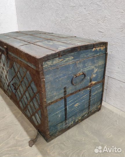 Сундук деревянный старинный