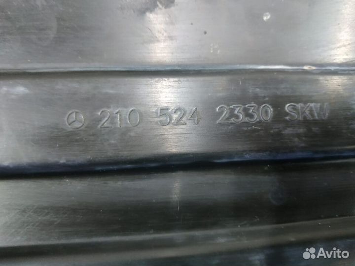 Обшивка стойки w210 Mercedes левая нижняя