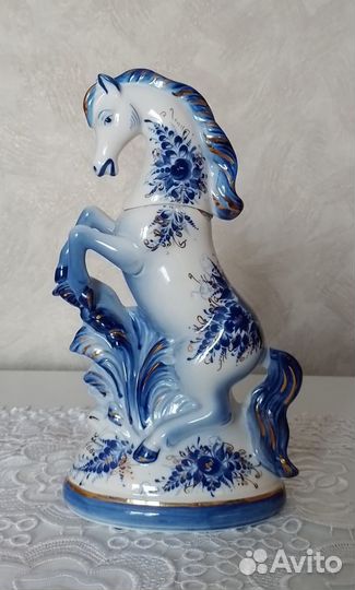 Статуэтка фарфор