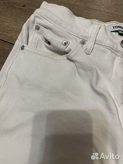 Джинсы белые tommy jeans