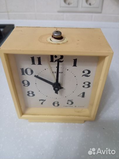 Часы будильник СССР