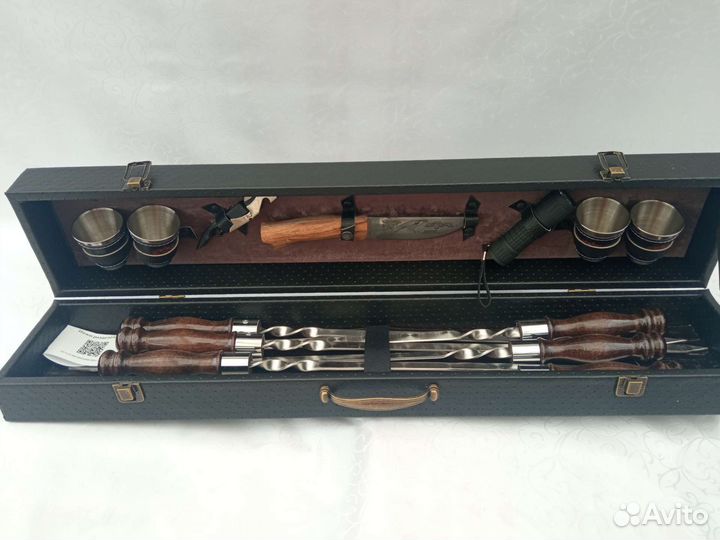 Шампура в подарочном наборе в кейсе