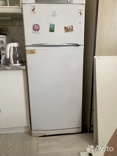 Холодильник бу indesit