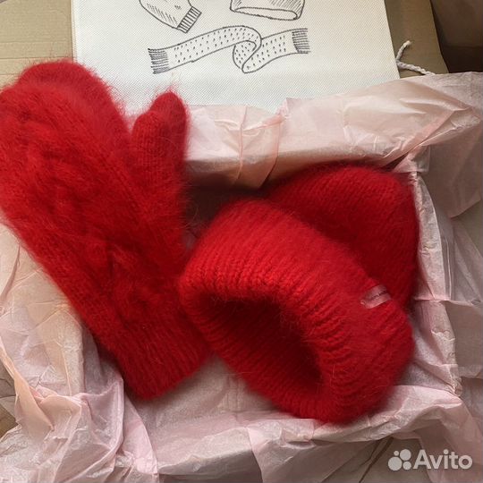 Шапка женская зимняя с двумя отворотами и варежки