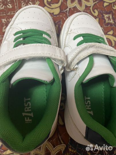 Кроссовки нарядные 28-29 размер