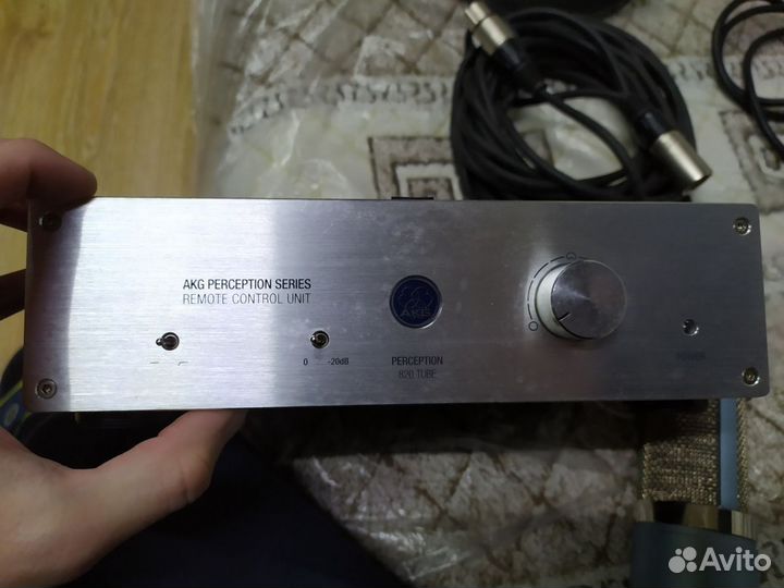 Студийный микрофон AKG Perception 820 Tube