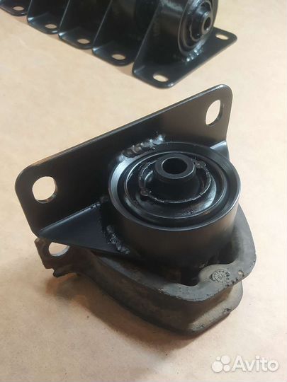 Кастомные опоры подрамника Опель Омега