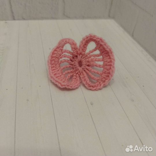 Резинка для волос с бантиком из пряжи