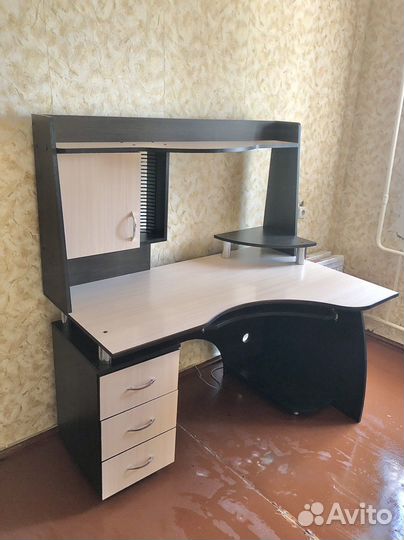 Компьютерный-письменный стол
