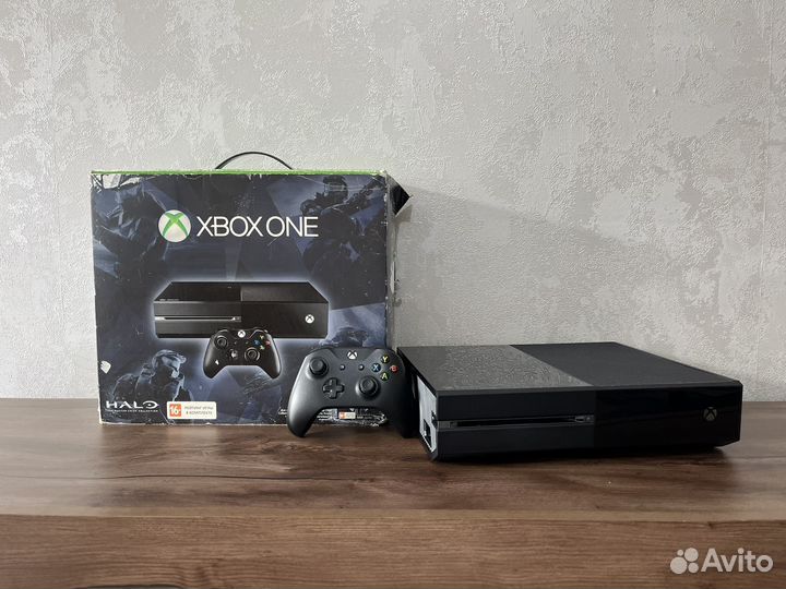 Xbox One + 230 купленных игр
