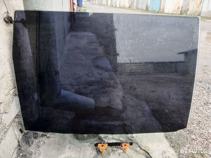 Стекло задней двери Ниссан Террано II