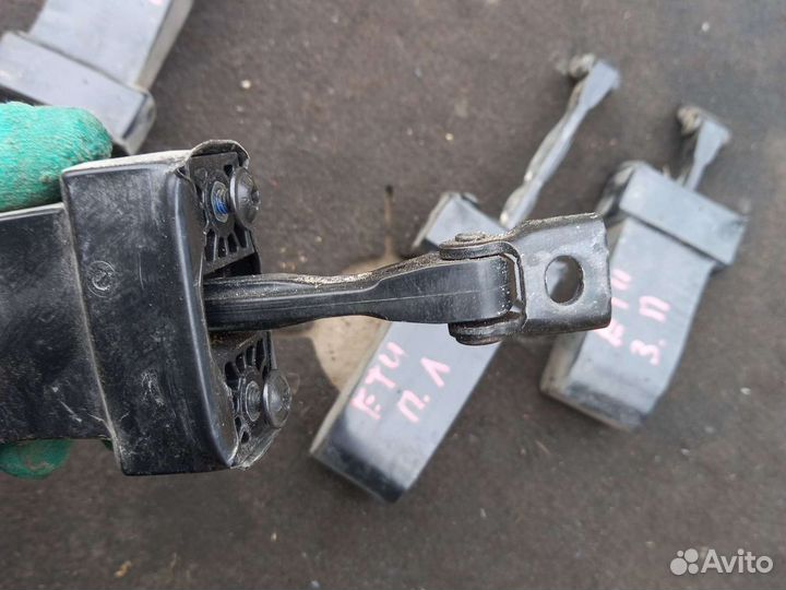 Шкода ети ограничитель двери