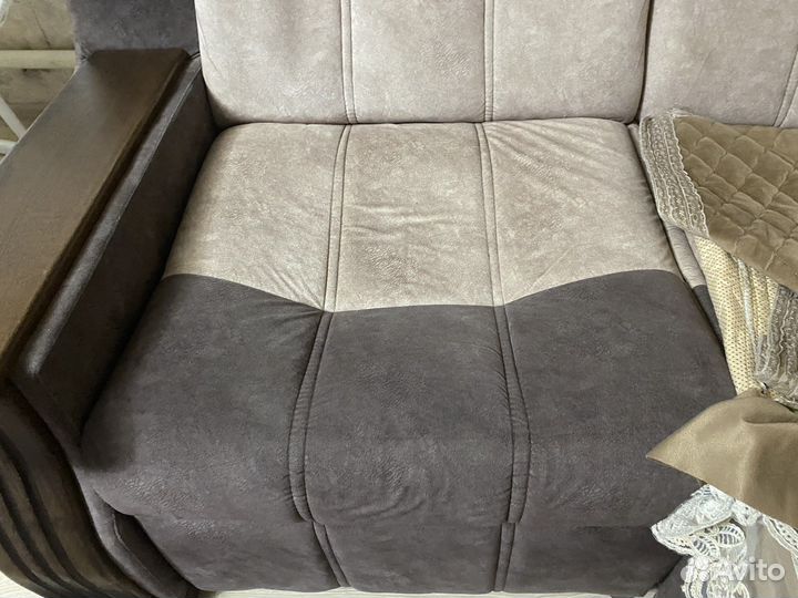 Холл угловой