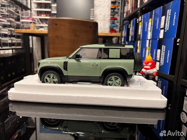 Land Rover Defender 90 2023 1:18 Almost Real