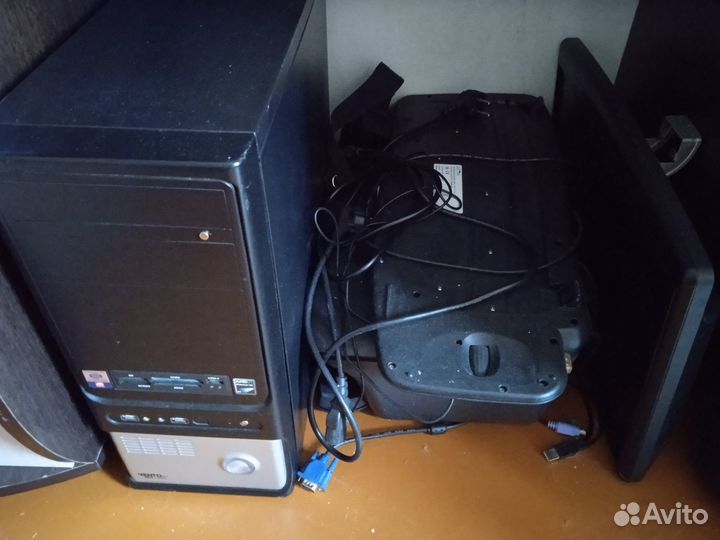 Настольный компьютер с монитором
